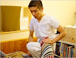 手首・肘・膝などの骨の歪みの矯正の写真