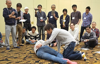 全国の施術家に指導する写真